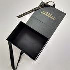 การออกแบบตกแต่งพับกล่องของขวัญรูปแบบหนังสือสีดำด้วยริบบิ้นที่สวยงาม ผู้ผลิต