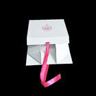กล่องของขวัญกระดาษริบบิ้นกล่องกระดาษสีขาวที่พับได้ด้วยรูปสี่เหลี่ยมผืนผ้า ผู้ผลิต
