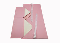 กระดาษแข็งสีชมพูบรรจุภัณฑ์เครื่องสำอางกล่องของขวัญพับเก็บได้ปิดริบบิ้นสำหรับการดูแลผิว ผู้ผลิต