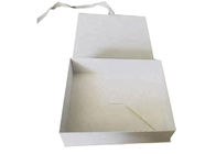 กล่องของขวัญกระดาษแข็งกระดาษพับริบบิ้นขาวสี่เหลี่ยมทรงแพนตันพิมพ์ ผู้ผลิต