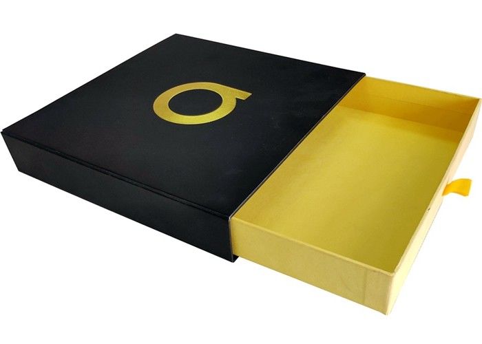 กระดาษสีดำเลื่อนลิ้นชักกล่องของขวัญฟอยล์โลโก้ทองที่นูนสำหรับเสื้อผ้า ผู้ผลิต
