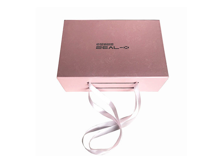 ลายนูนโลโก้กล่องของขวัญพับได้สีชมพูกุหลาบสำหรับบรรจุภัณฑ์เสื้อผ้า ผู้ผลิต