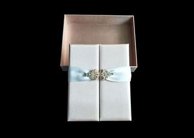 ประเทศจีน แต่งงานโปรดปรานหนังสือรูปกล่องรูปร่าง, Magnetic Flip Top Box Ribbon Closure โรงงาน