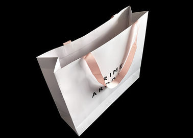 ประเทศจีน กระดาษหัตถกรรมถุงกระดาษสีขาวการพิมพ์โลโก้ UV ด้วย Ribbon Handle Paper Sacks ขายของชำ โรงงาน